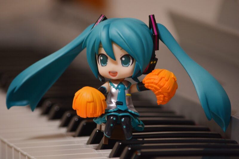 両手にボンボンを持って応援する初音ミク